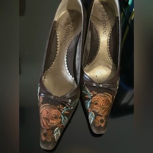 Beautiful, brown, floral embroidered, J Renee pumps. Size 8.5
